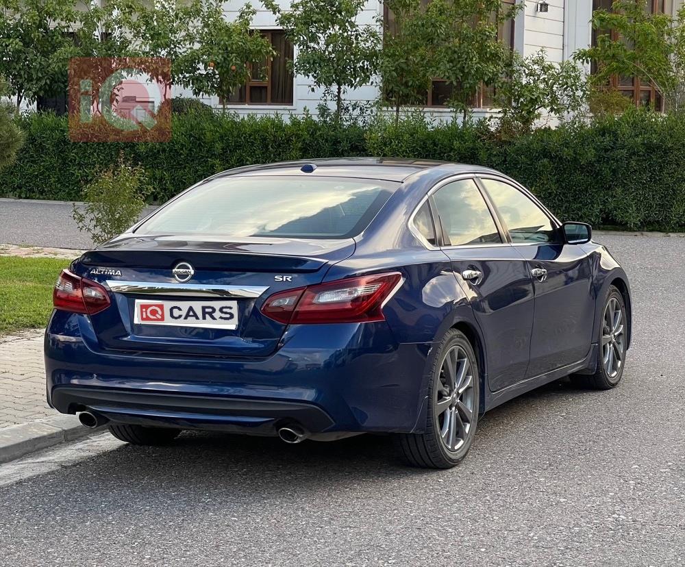 نيسان ألتيما